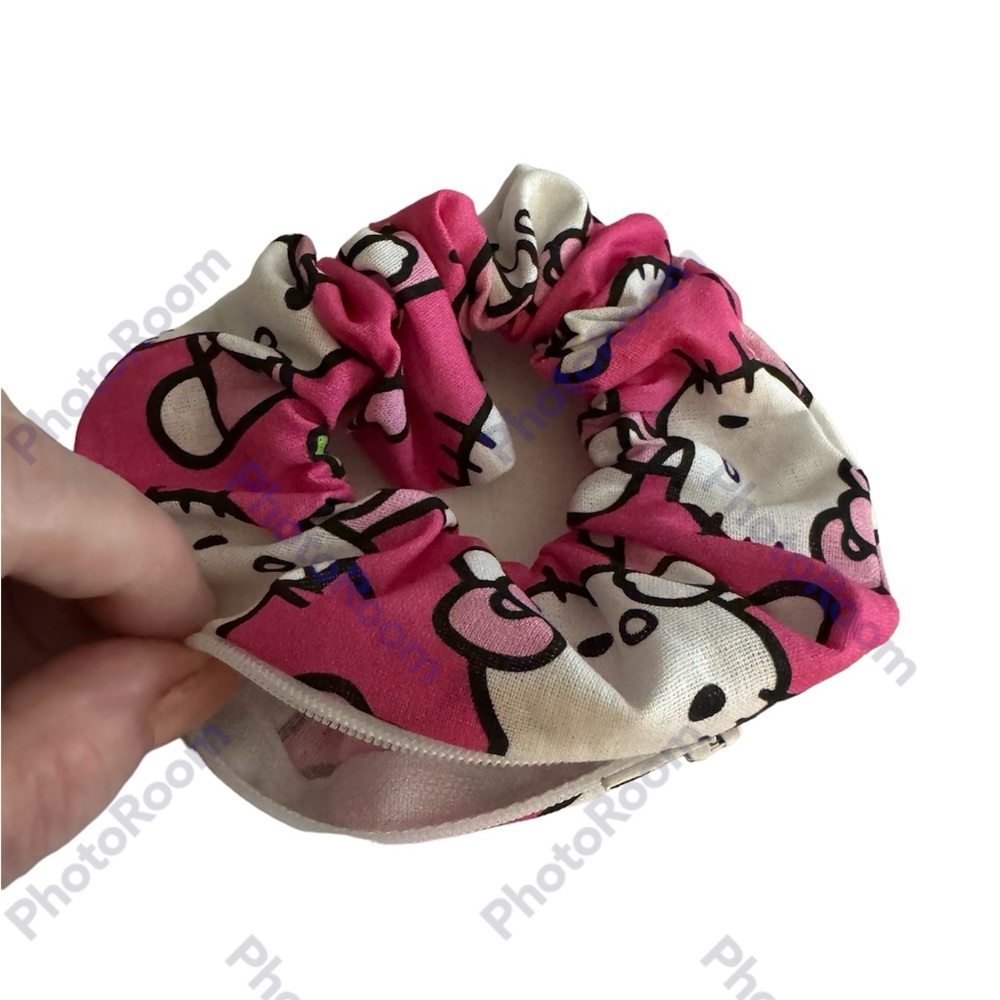 Hello Kitty zipper scrunchie hand made USA pink cotton rare print summer must